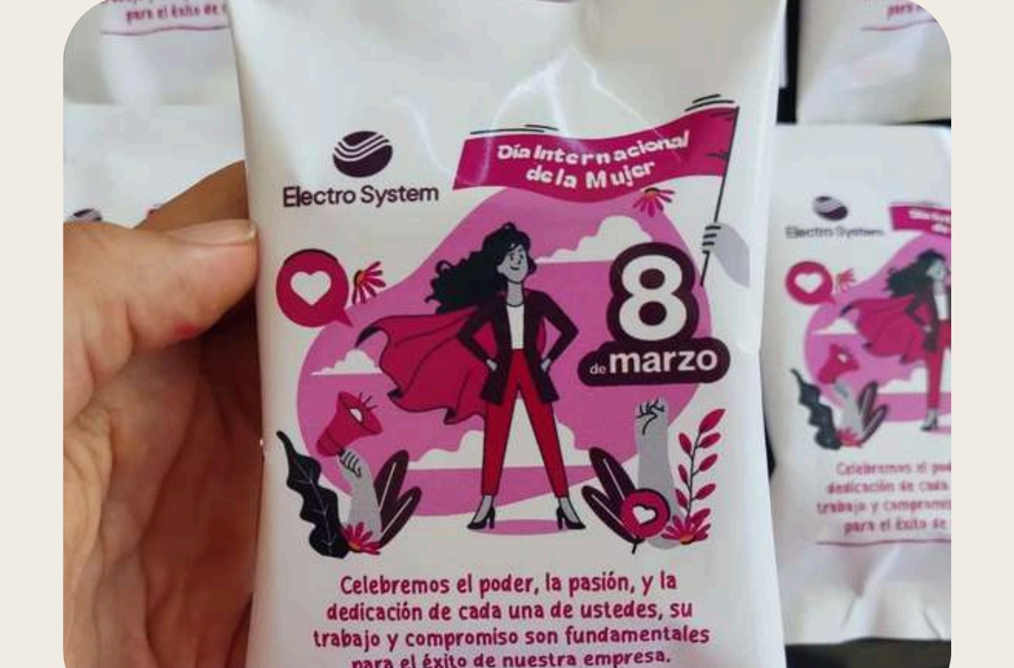 Alfajor personalizado Electro System para el Día Internacional de la Mujer